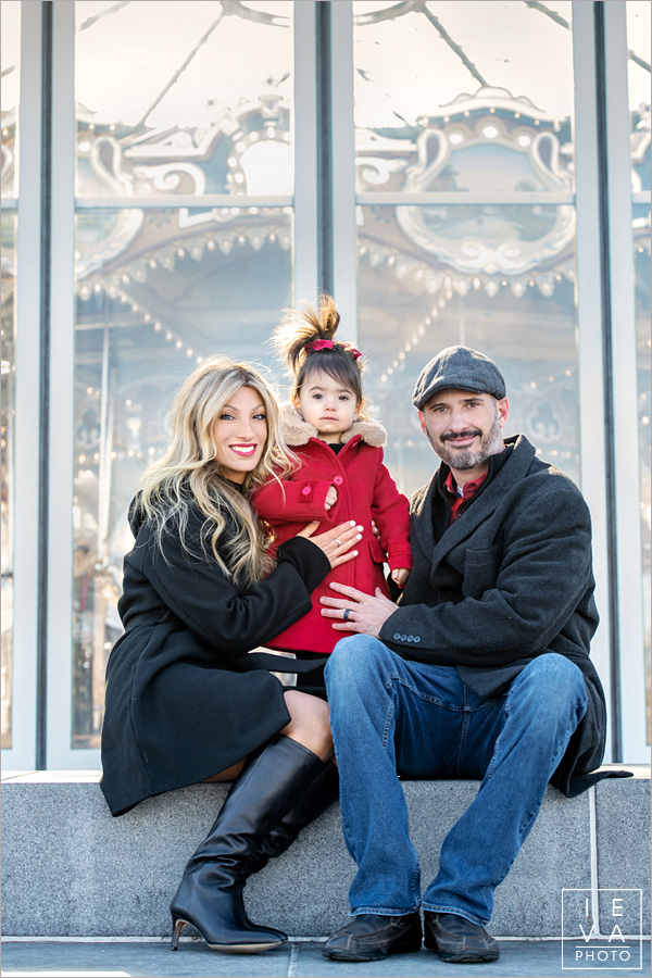 holiday-family-session-janes-carousel04