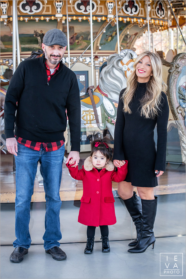 holiday-family-session-janes-carousel05