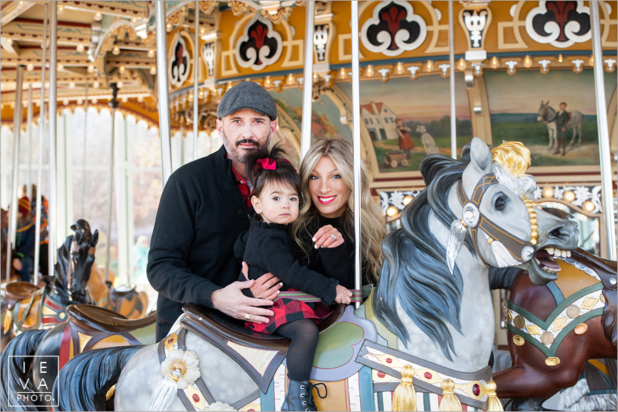 holiday-family-session-janes-carousel07