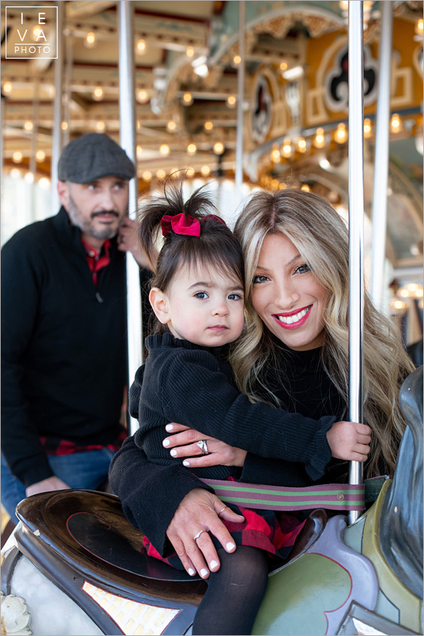 holiday-family-session-janes-carousel11