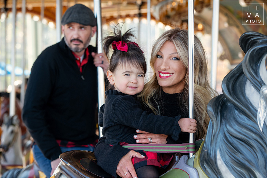 holiday-family-session-janes-carousel12
