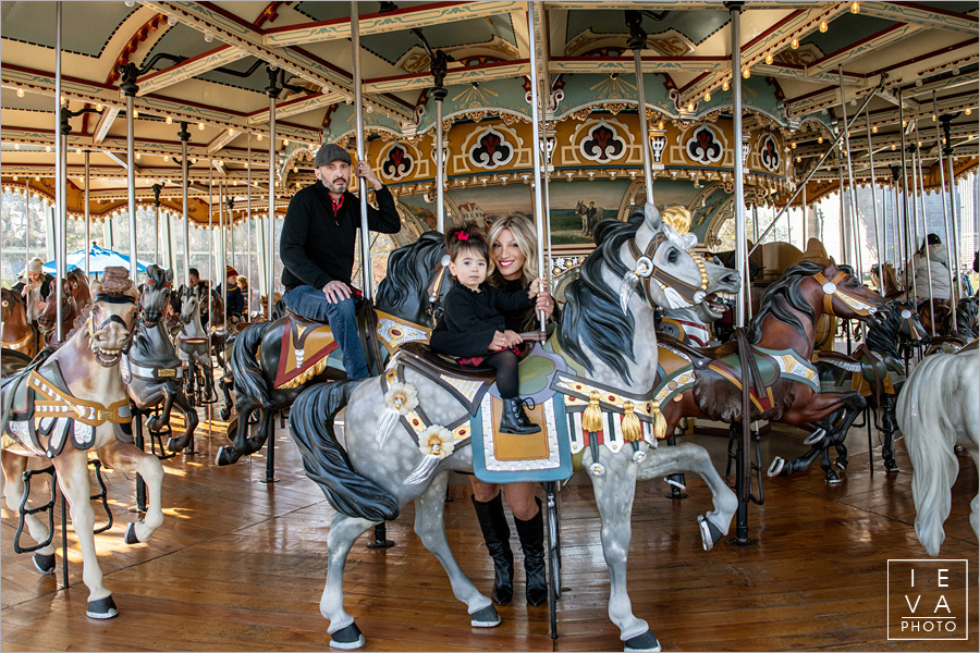 holiday-family-session-janes-carousel14