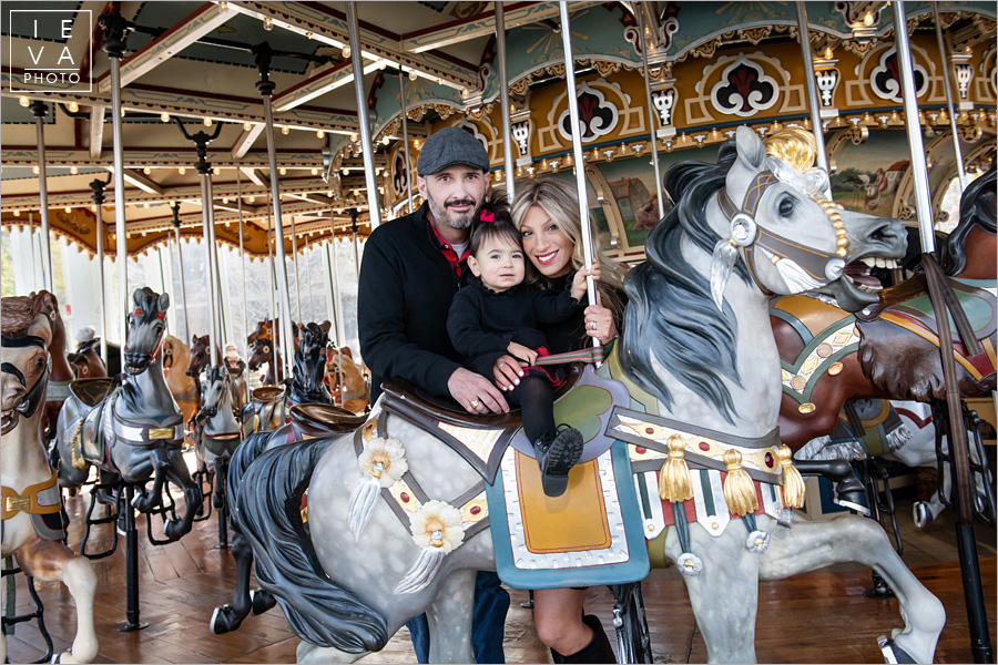 holiday-family-session-janes-carousel16