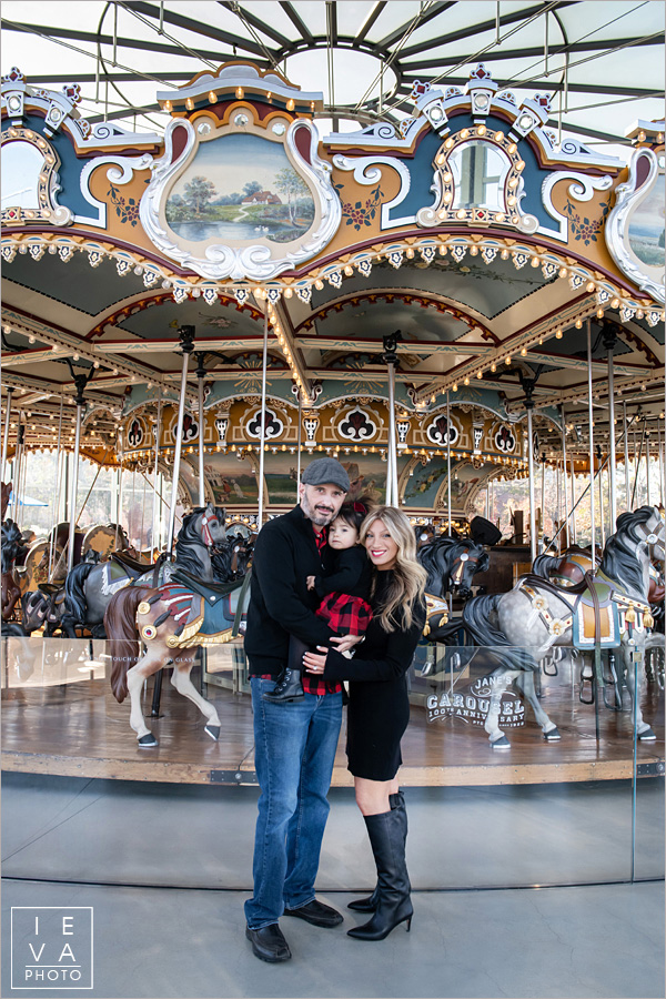 holiday-family-session-janes-carousel17