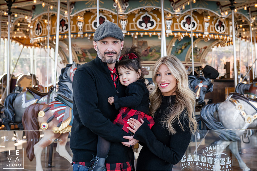 holiday-family-session-janes-carousel18